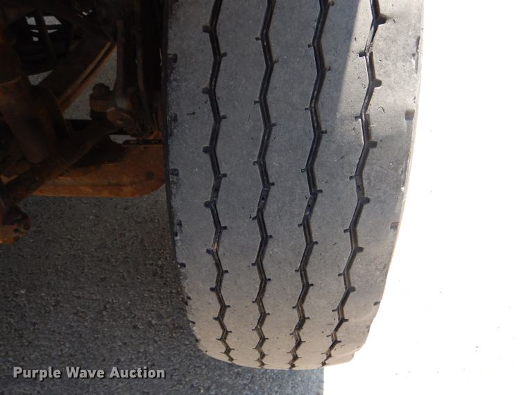 image for item DF3056 2005 International 7400 Crew Cab dump truck