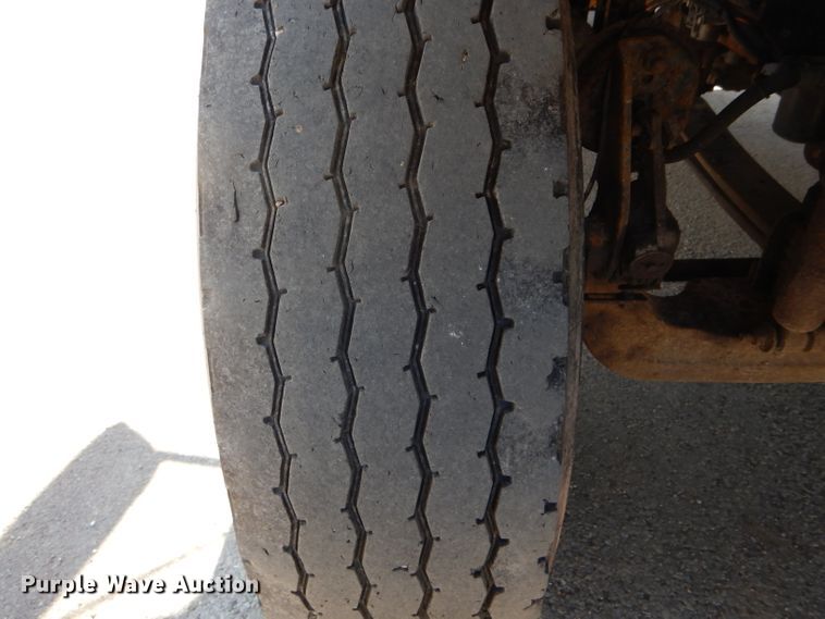 image for item DF3056 2005 International 7400 Crew Cab dump truck