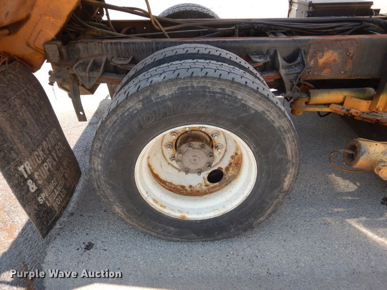 image for item DF3056 2005 International 7400 Crew Cab dump truck