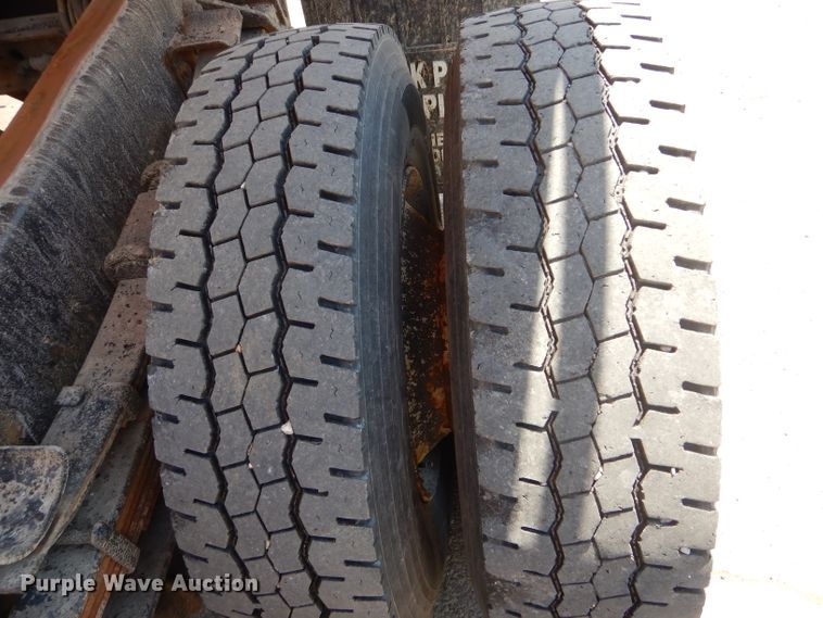 image for item DF3056 2005 International 7400 Crew Cab dump truck