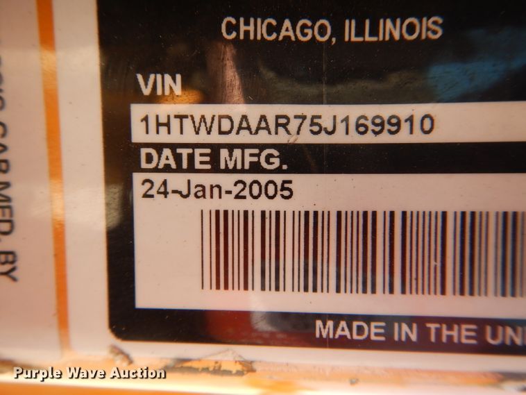 image for item DF3056 2005 International 7400 Crew Cab dump truck