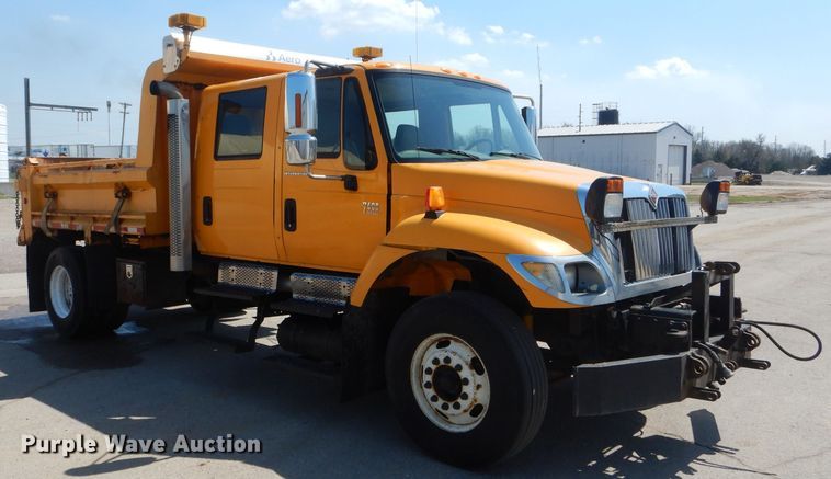 image for item DF3057 2005 International 7400 Crew Cab dump truck