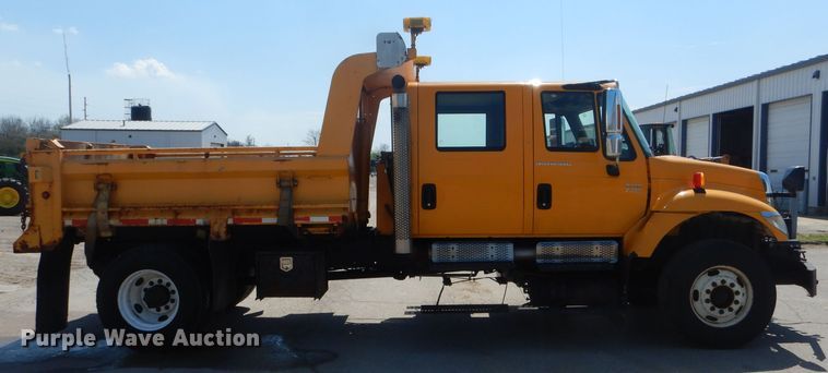 image for item DF3057 2005 International 7400 Crew Cab dump truck