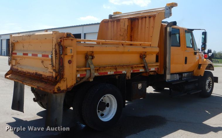 image for item DF3057 2005 International 7400 Crew Cab dump truck