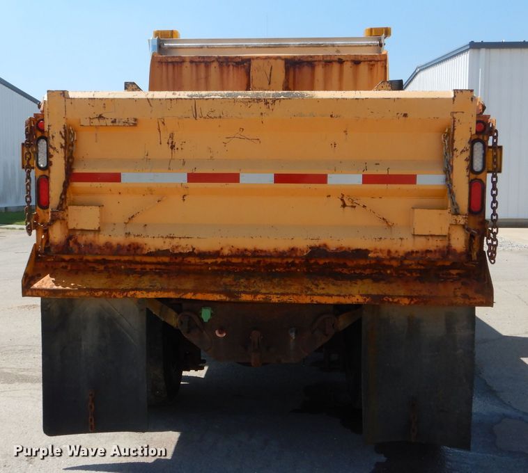 image for item DF3057 2005 International 7400 Crew Cab dump truck