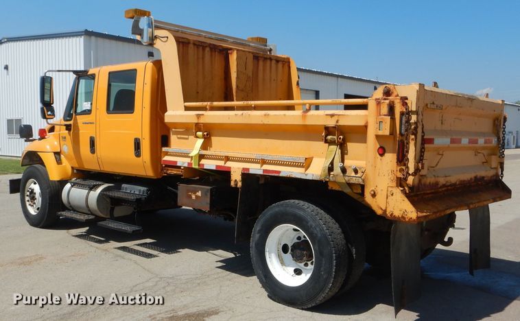 image for item DF3057 2005 International 7400 Crew Cab dump truck