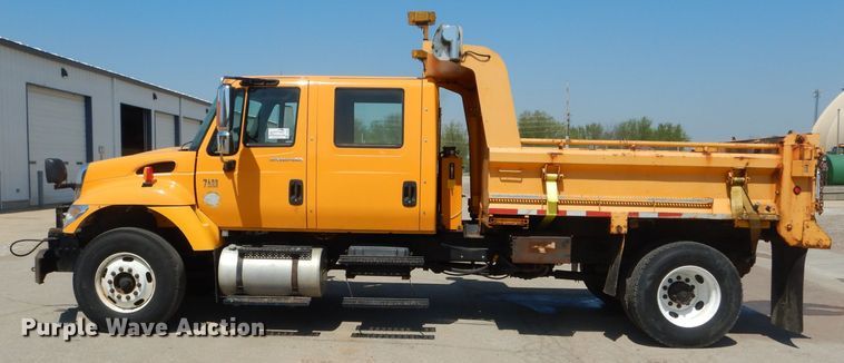 image for item DF3057 2005 International 7400 Crew Cab dump truck