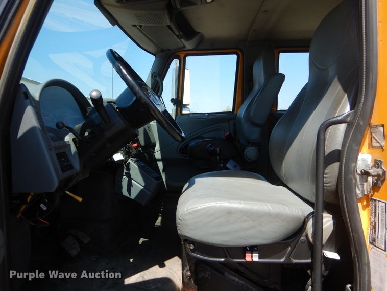 image for item DF3057 2005 International 7400 Crew Cab dump truck