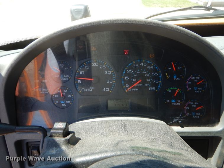 image for item DF3057 2005 International 7400 Crew Cab dump truck