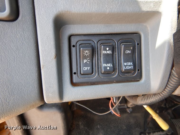 image for item DF3057 2005 International 7400 Crew Cab dump truck