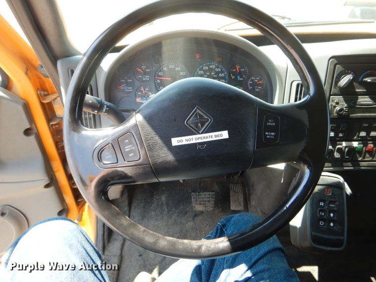 image for item DF3057 2005 International 7400 Crew Cab dump truck