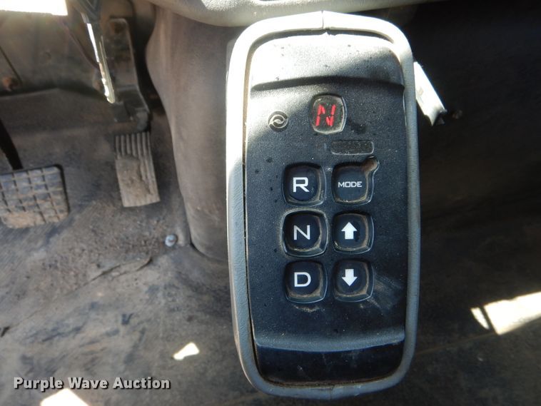 image for item DF3057 2005 International 7400 Crew Cab dump truck