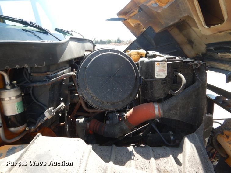 image for item DF3057 2005 International 7400 Crew Cab dump truck