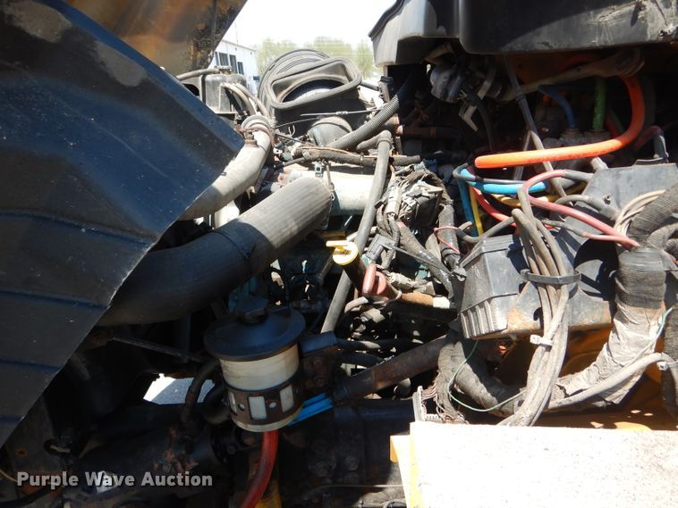 image for item DF3057 2005 International 7400 Crew Cab dump truck