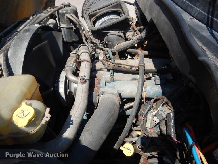 image for item DF3057 2005 International 7400 Crew Cab dump truck