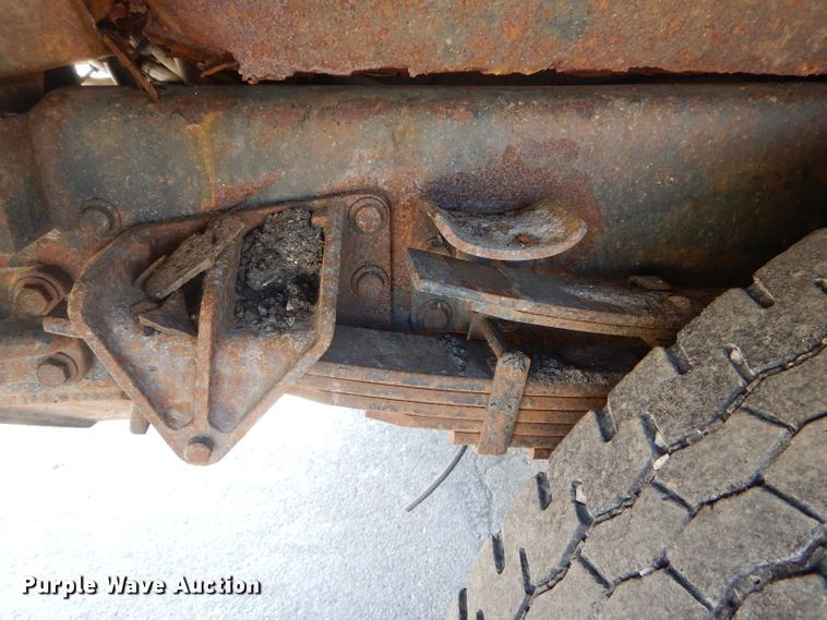 image for item DF3057 2005 International 7400 Crew Cab dump truck