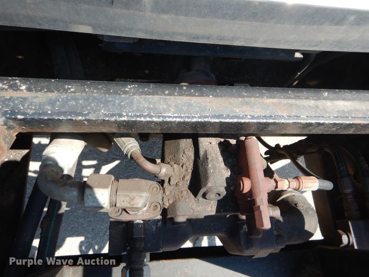 image for item DF3057 2005 International 7400 Crew Cab dump truck