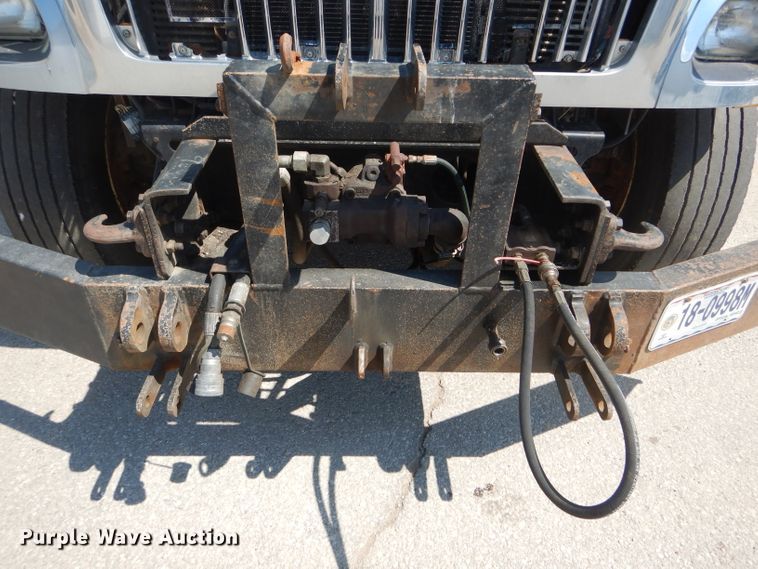 image for item DF3057 2005 International 7400 Crew Cab dump truck