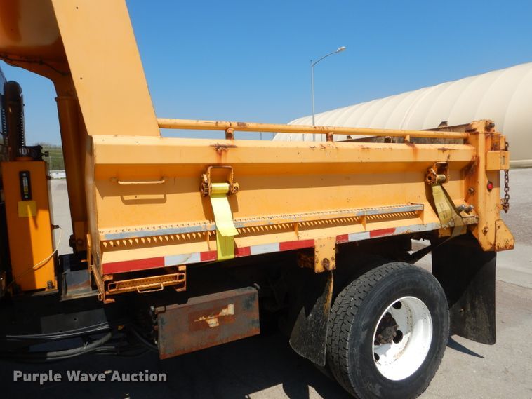 image for item DF3057 2005 International 7400 Crew Cab dump truck