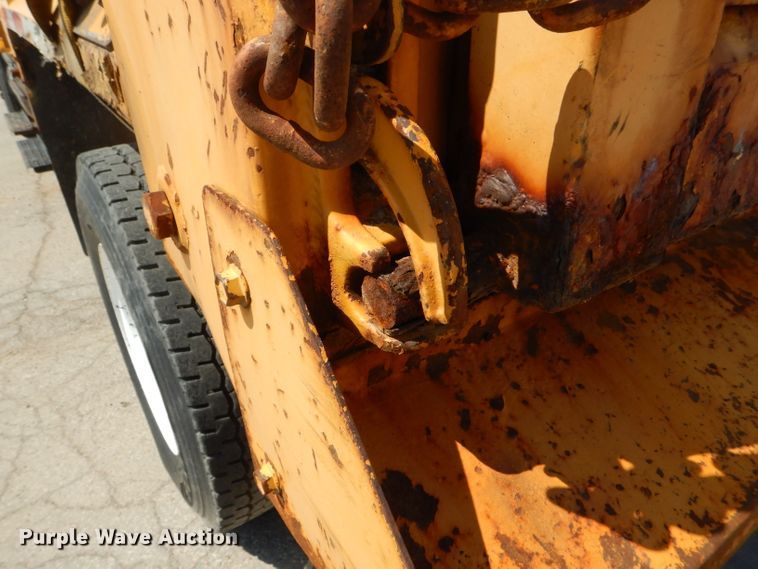 image for item DF3057 2005 International 7400 Crew Cab dump truck