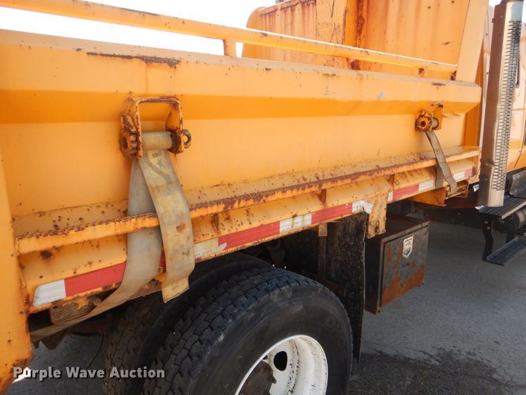image for item DF3057 2005 International 7400 Crew Cab dump truck