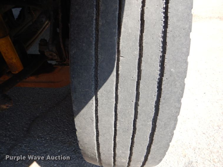 image for item DF3057 2005 International 7400 Crew Cab dump truck