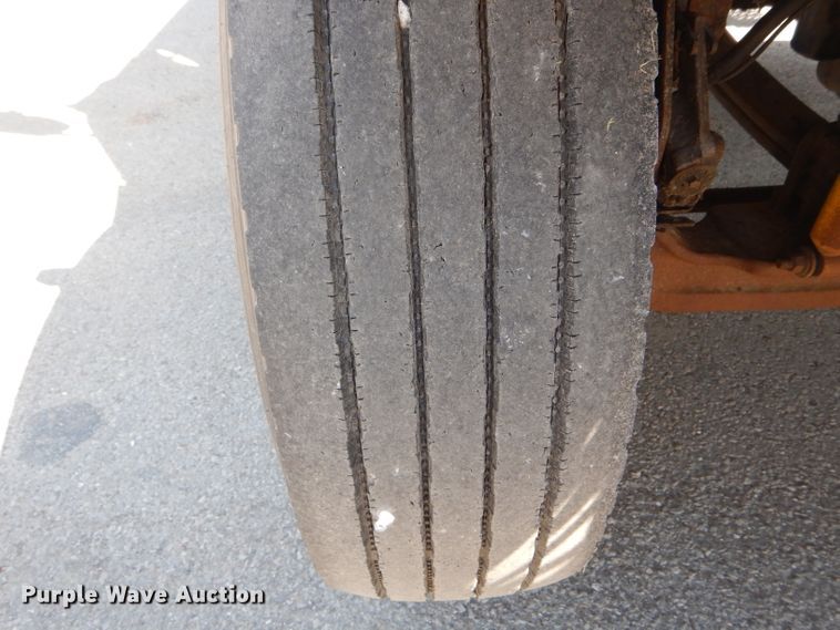 image for item DF3057 2005 International 7400 Crew Cab dump truck