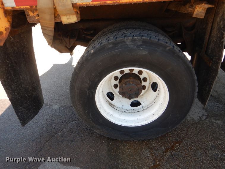 image for item DF3057 2005 International 7400 Crew Cab dump truck