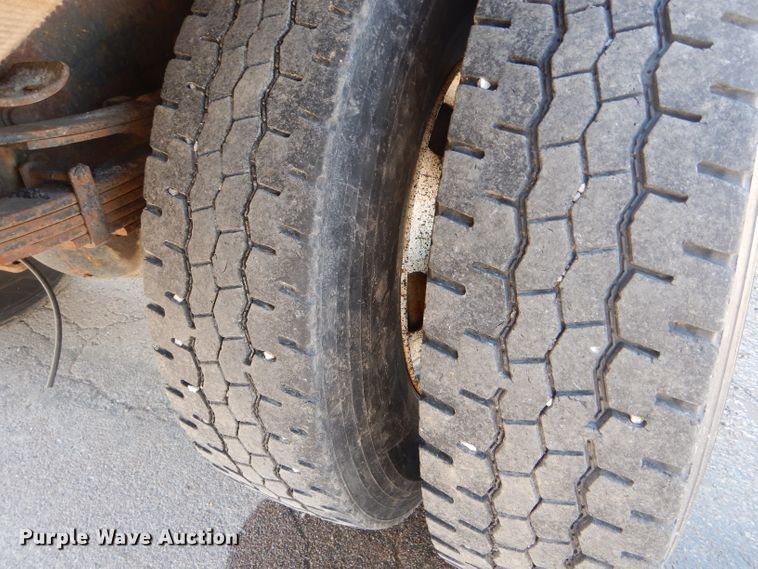 image for item DF3057 2005 International 7400 Crew Cab dump truck