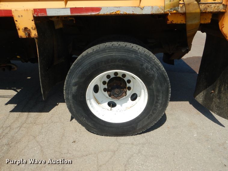 image for item DF3057 2005 International 7400 Crew Cab dump truck