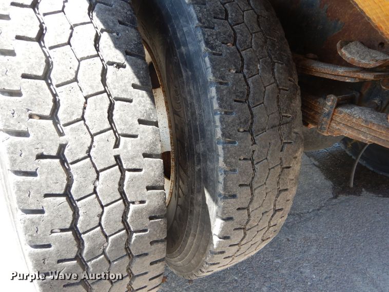 image for item DF3057 2005 International 7400 Crew Cab dump truck