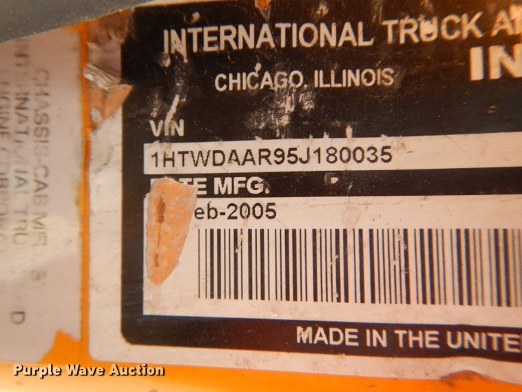 image for item DF3057 2005 International 7400 Crew Cab dump truck