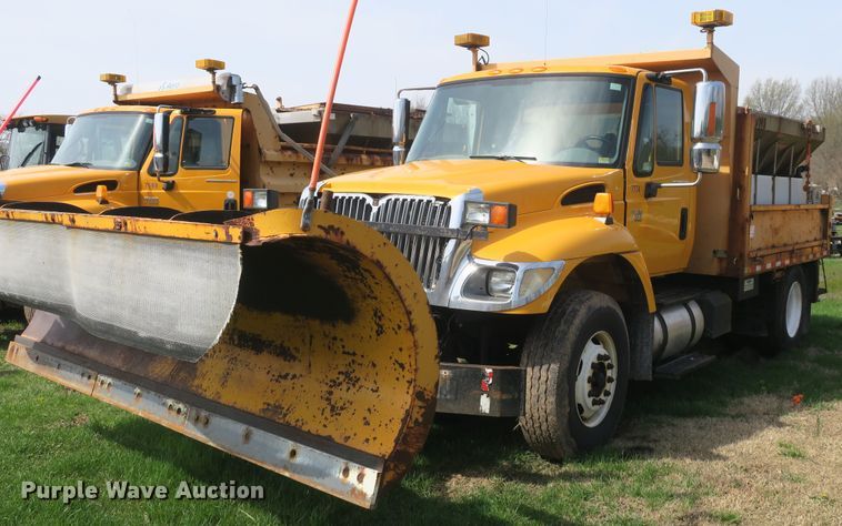 image for item DF5110 2006 International 7400 dump truck