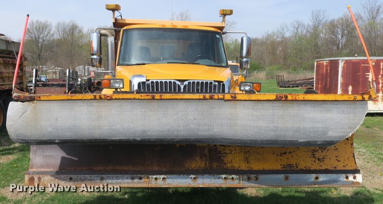 image for item DF5110 2006 International 7400 dump truck