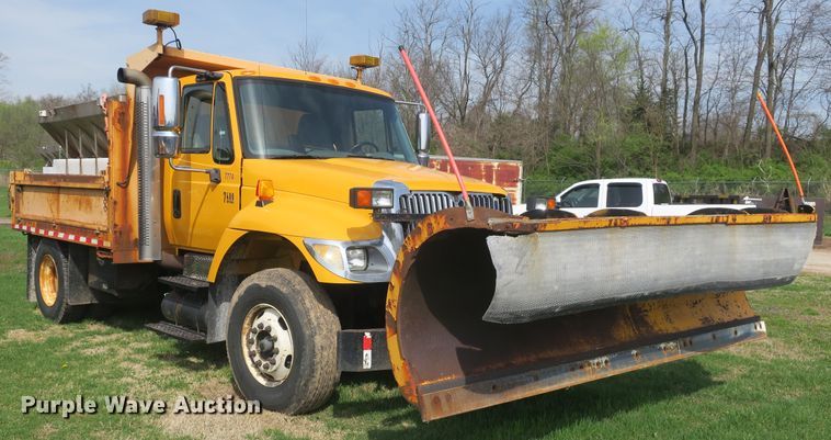 image for item DF5110 2006 International 7400 dump truck
