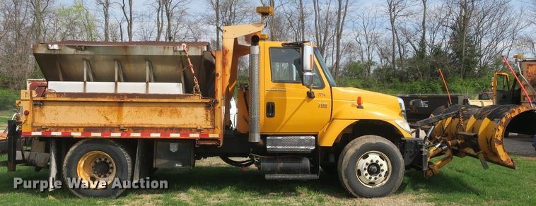 image for item DF5110 2006 International 7400 dump truck