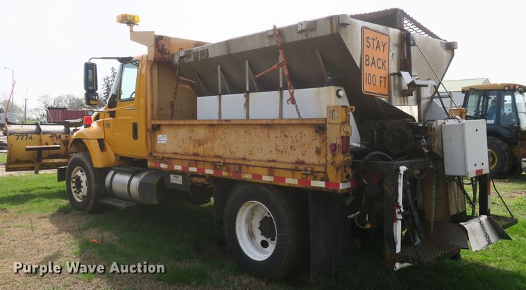 image for item DF5110 2006 International 7400 dump truck