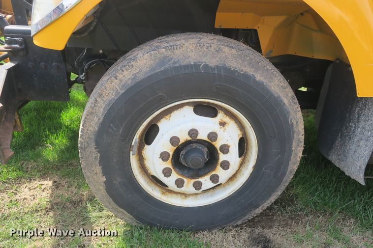 image for item DF5110 2006 International 7400 dump truck