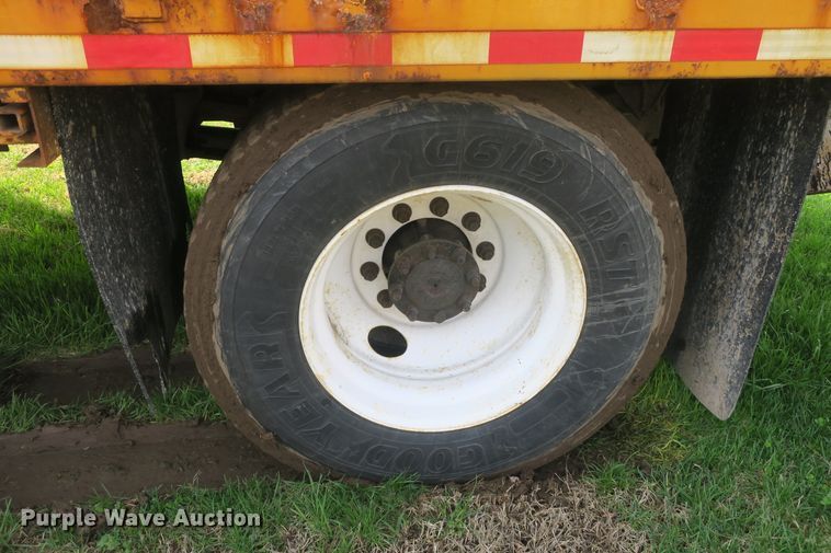 image for item DF5110 2006 International 7400 dump truck