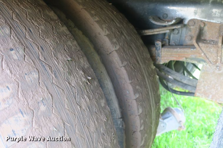 image for item DF5110 2006 International 7400 dump truck