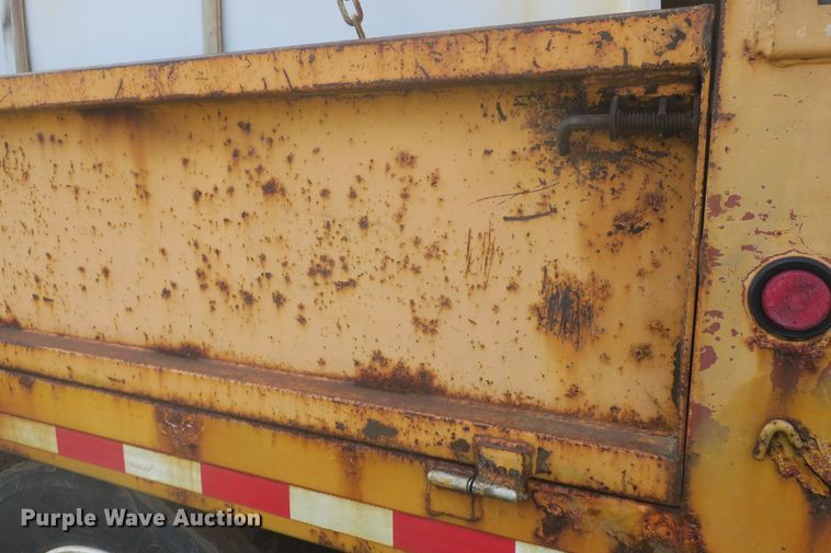 image for item DF5110 2006 International 7400 dump truck