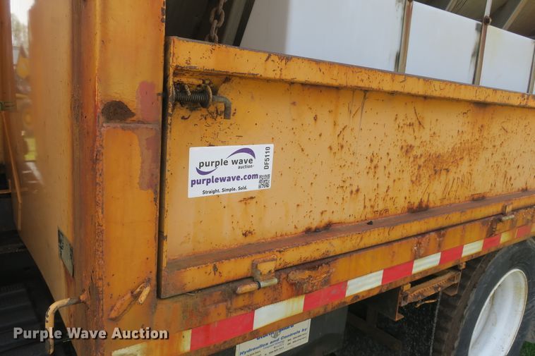 image for item DF5110 2006 International 7400 dump truck