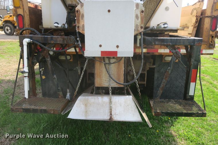 image for item DF5110 2006 International 7400 dump truck