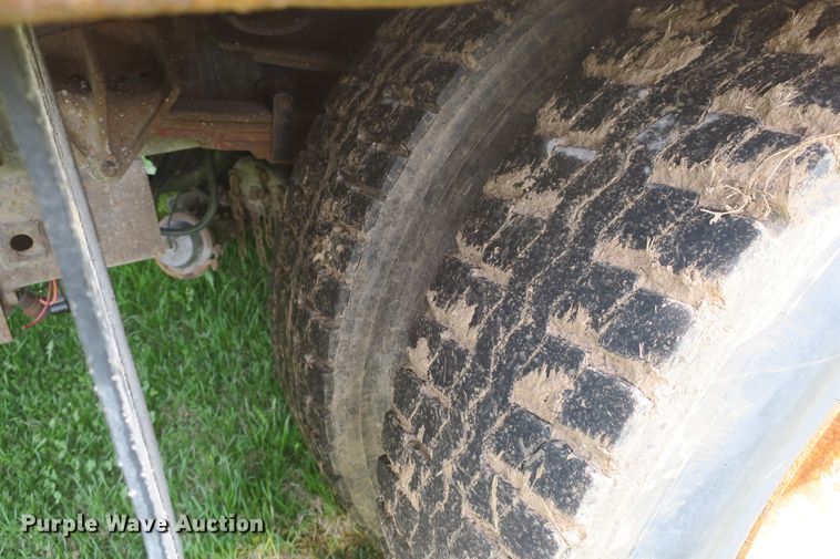 image for item DF5110 2006 International 7400 dump truck