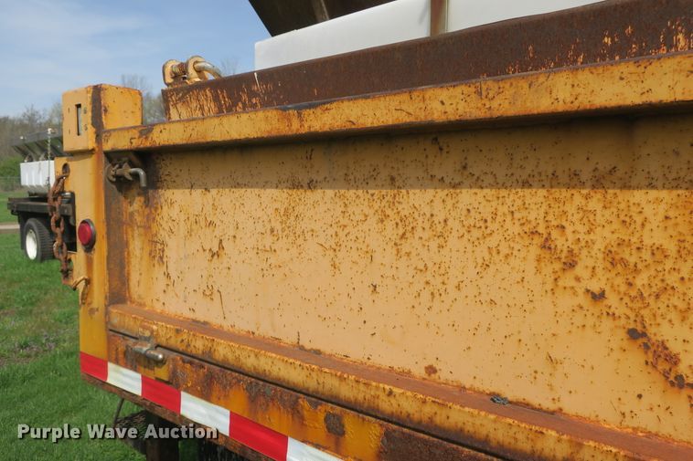 image for item DF5110 2006 International 7400 dump truck