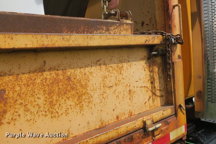 image for item DF5110 2006 International 7400 dump truck