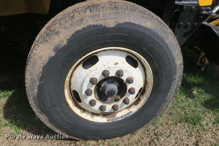 image for item DF5110 2006 International 7400 dump truck