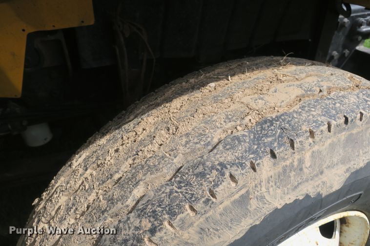 image for item DF5110 2006 International 7400 dump truck