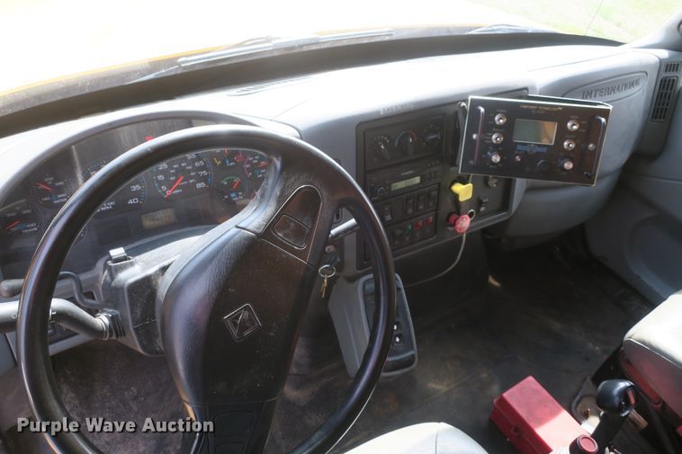 image for item DF5110 2006 International 7400 dump truck