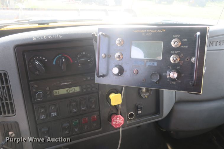 image for item DF5110 2006 International 7400 dump truck